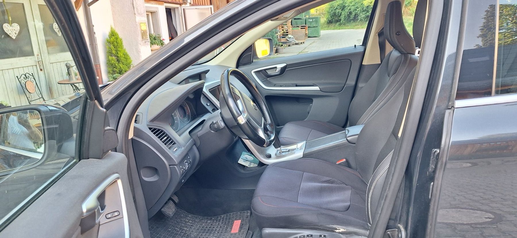 Automobili: Volvo XC60 D5 Momentum – Usato da Altnau venduto da Wema05 5