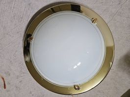 Schöne Deckenlampe/ Plafoniere/ Gold und weisses Glas