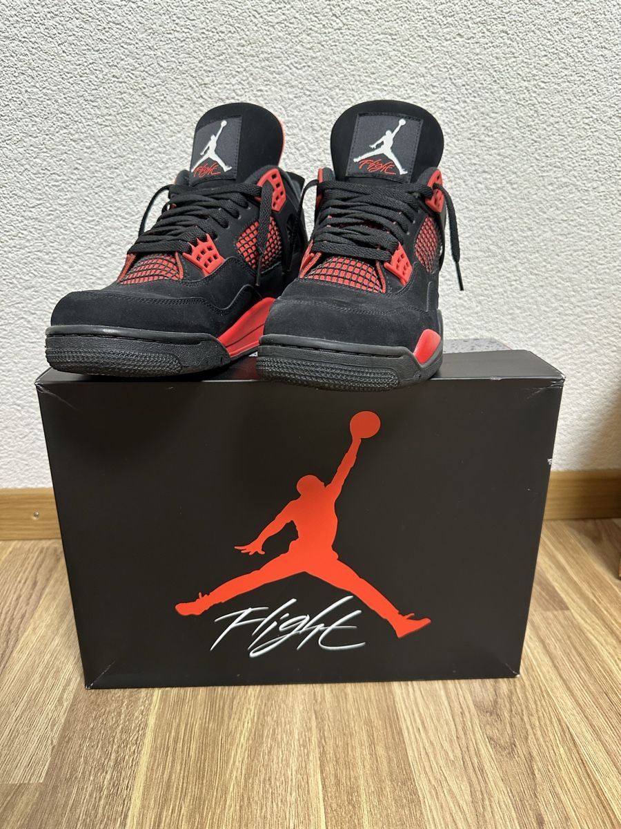 Jordan Herrenschuhe: Jordan 4 Retro Red Thunder (Schwarz/Rot) – Gebraucht aus Zürich von Ale-061106