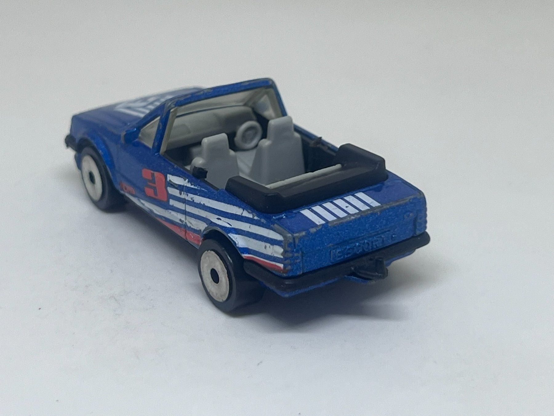 Matchbox Modellautos: Matchbox Ford Escort Cabriolet #680 – Gebraucht aus Wildegg von LaaBoutique 2