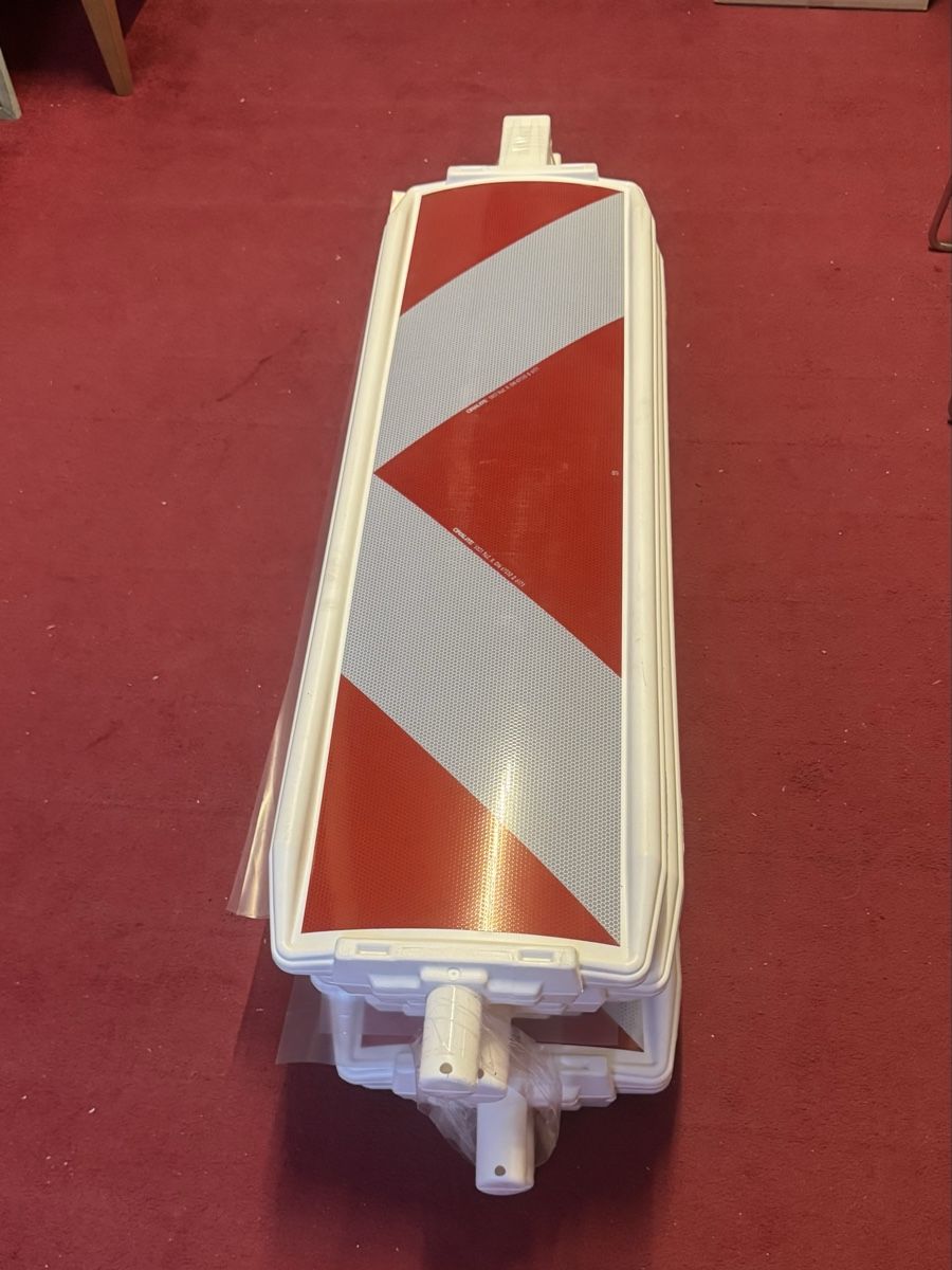 Giocattoli: Verkehrsleitelemente 4 Stück neu – Nuovo (secondo la descrizione) da Schlieren venduto da Freundlich02