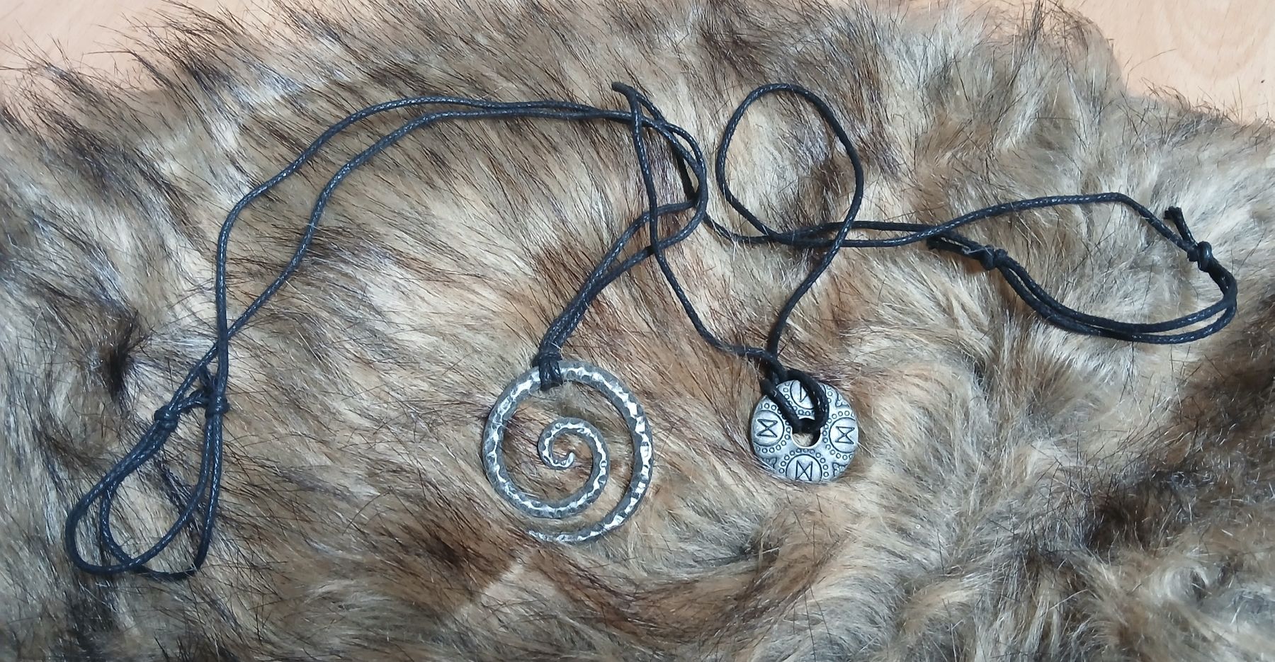 Ciondoli: Collier avec pendentif Celte - Viking – Nuovo (secondo la descrizione) da Sciernes-d'Albeuve venduto da Dojo004