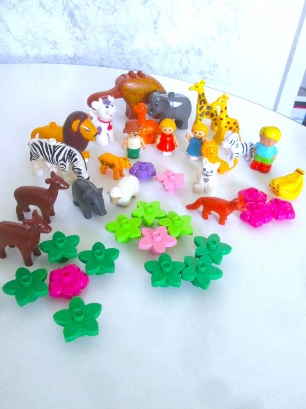 Spielzeuge: Figuren aus Kunststoff – Gebraucht aus Sementina von babucia