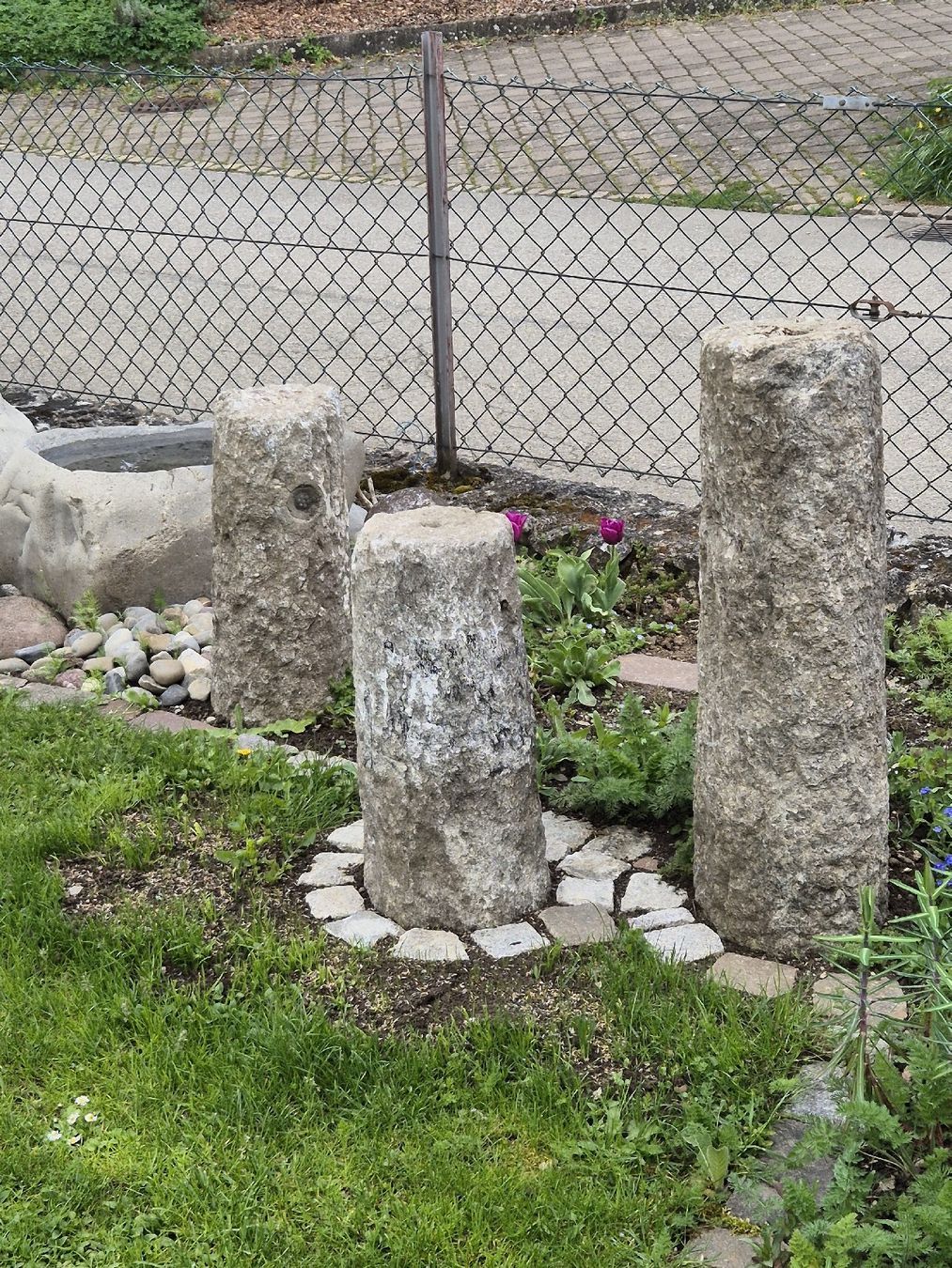 Pietre & tegole: Steinpoller vom Gotthard Gartendeko – Usato da Ehrendingen venduto da Amigo5 1