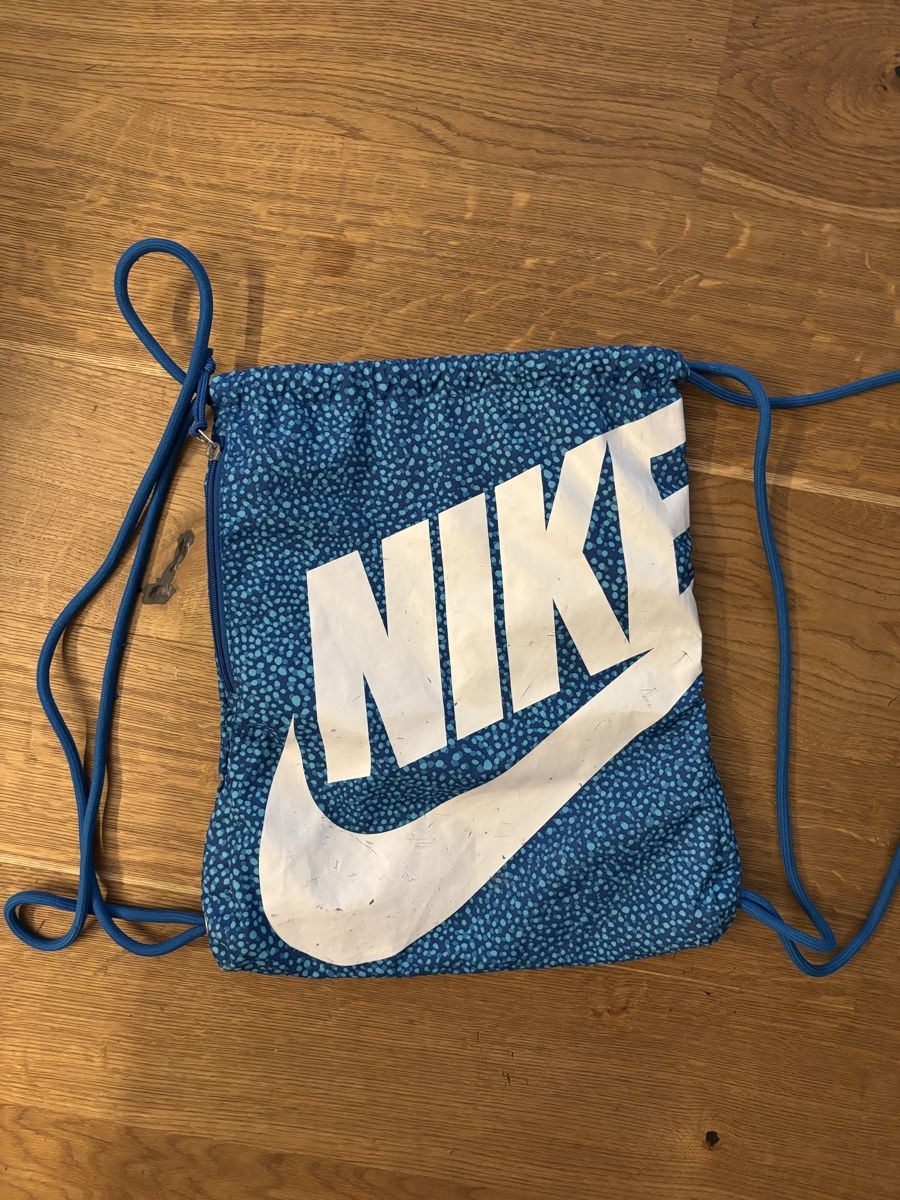 Nike Taschen: Nike Sporttasche  – Gebraucht aus Würenlos von Ashley24