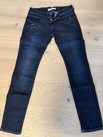 Jeans Freeman T. Porter Grösse 33 dunkelblau neu