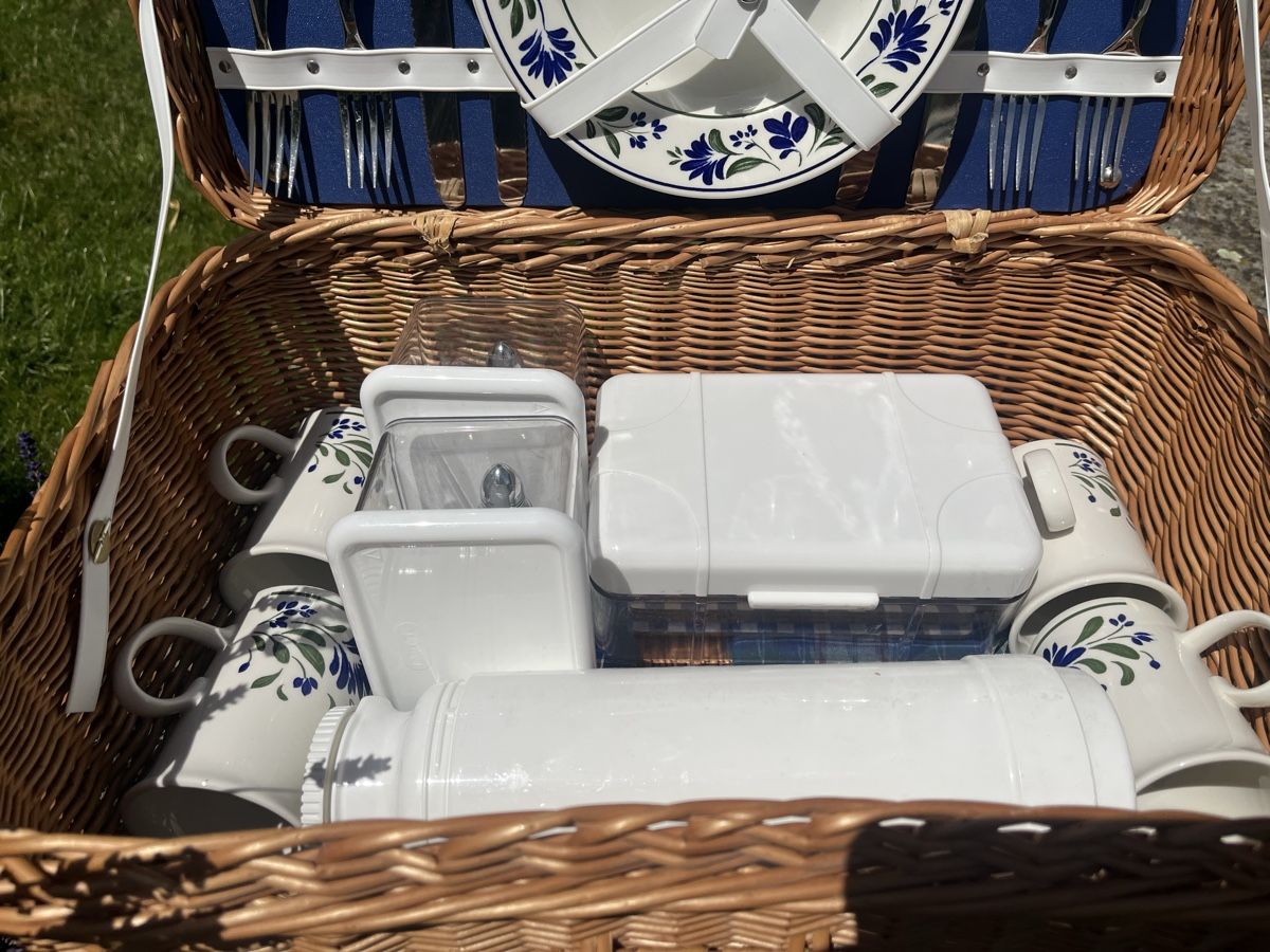Sonstiges für Haushalt & Wohnen: Picknick basket de luxe! – Gebraucht aus Schindellegi von Zurpan 3