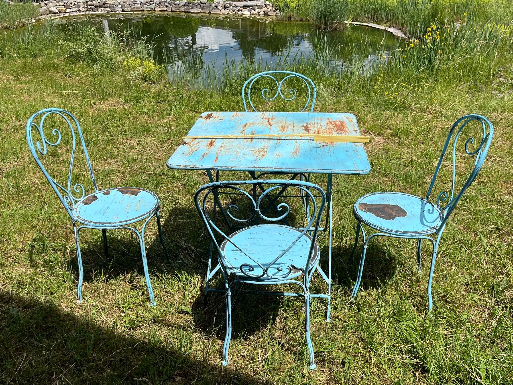 Set di tavolo e panche: Gartentisch mit 4 Stühlen, Metall – Usato da Madetswil venduto da Babalou