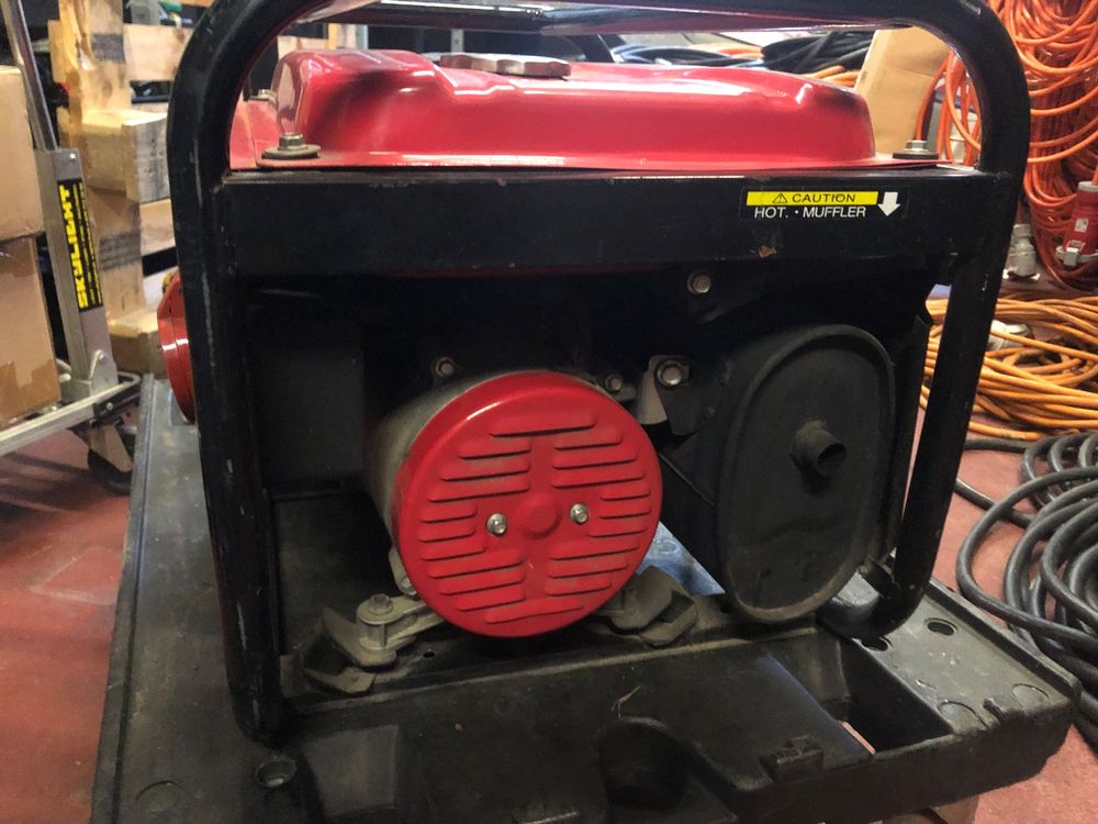 Generator Kraftwerk 230V / 400V kompakt 6.5kW ab 1.- (Defekt) in Eiken ...