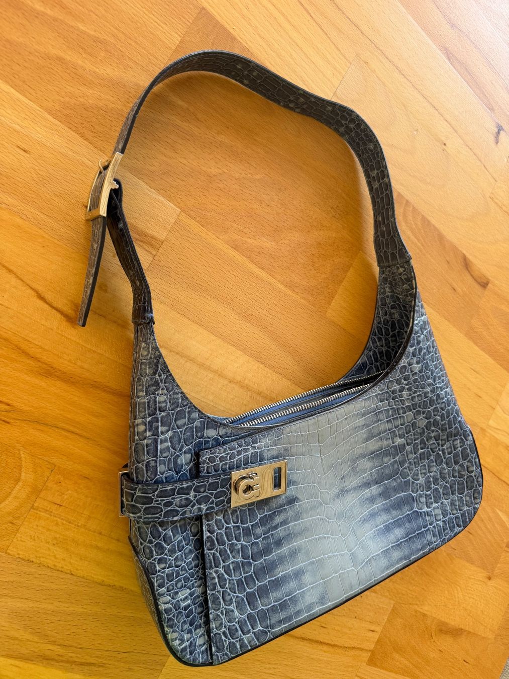 Salvatore Ferragamo Borse da donna: Salvatore Ferragamo Schultertasche – Usato da Lachen SZ venduto da Mavi8808 4