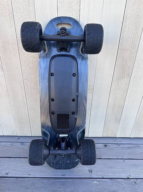 Skateboards: Stake electrique Elwing + Cloudwheels – D'occasion à Lausanne par operalausanne 2