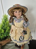 Süsse Sammlerpuppe mit Hut, 50cm