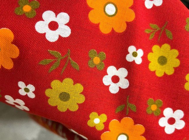 Tessuti: Stoff mit Blümchen 70er roter Hintergrund – Usato da Zürich venduto da gigimai67 3