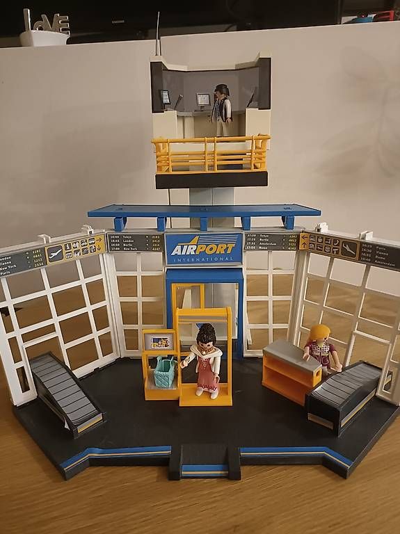 Giocattoli: Playmobil Airport  – Usato da Mönchaltorf venduto da vernise25