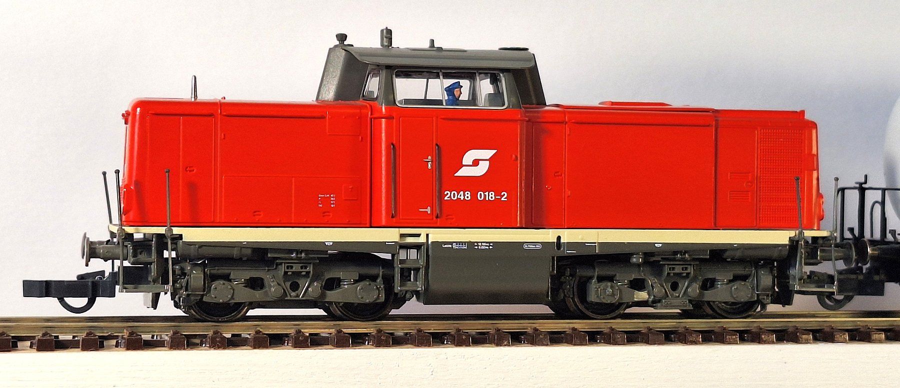 Roco Modellini di ferrovie: ÖBB 2048 mit Güterzug – Usato da Bern venduto da BahnliebhaberRe420 4