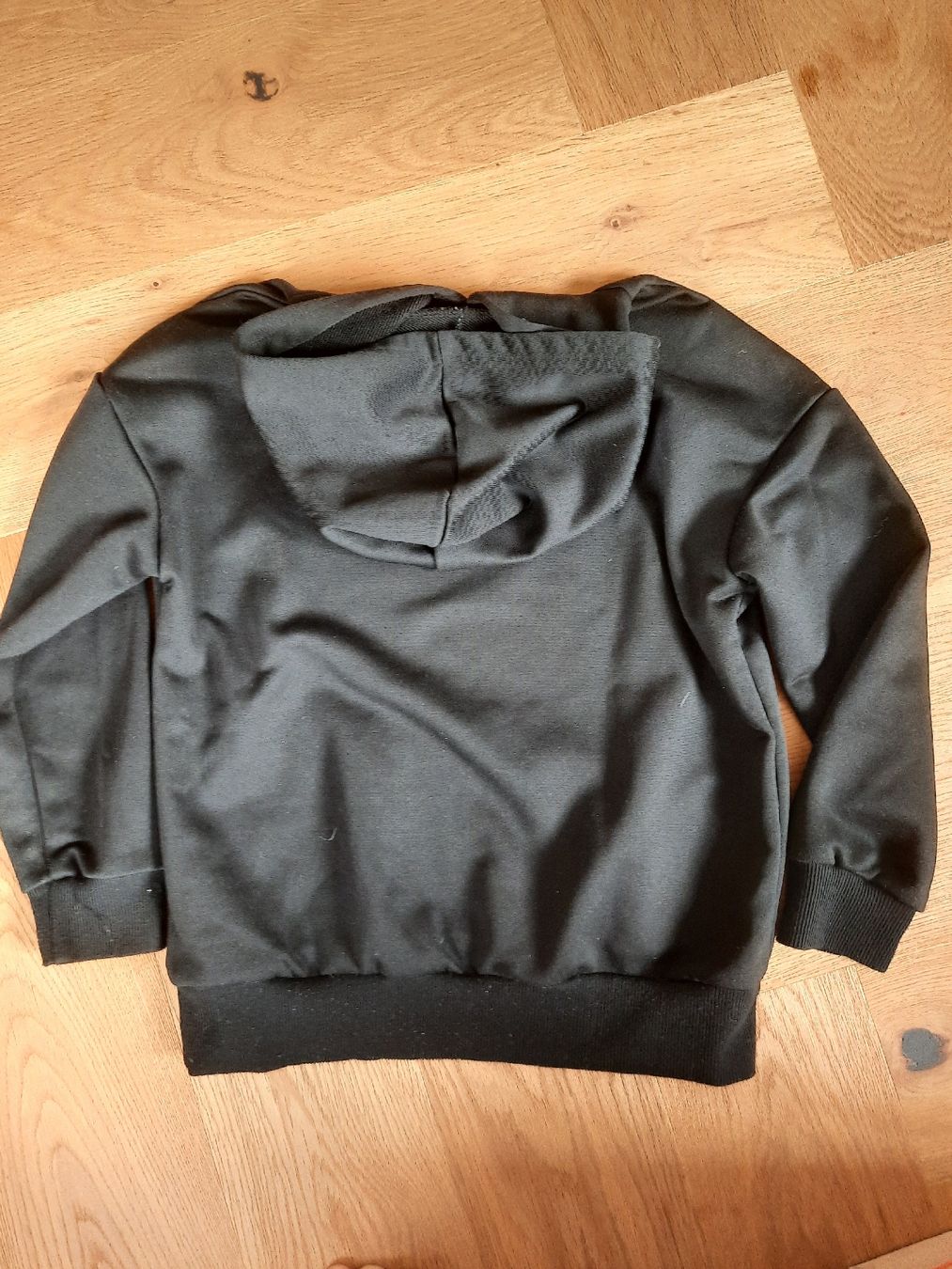 Maglioni & Felpe: Cooler Kapuzenpulli, Grösse ca. 128 – Usato da Melchnau venduto da adelboden01 1
