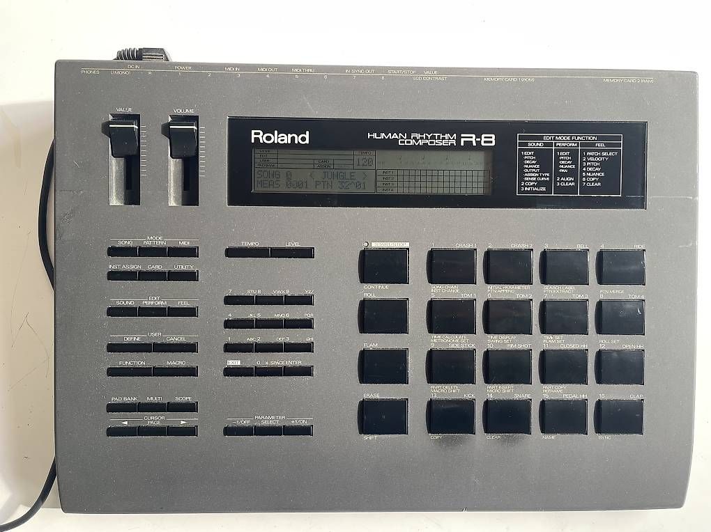 Roland Strumenti musicali: Roland R8 Drum Machine  & MIDI Arranger – Usato da Alpnach Dorf venduto da GuntaKinte
