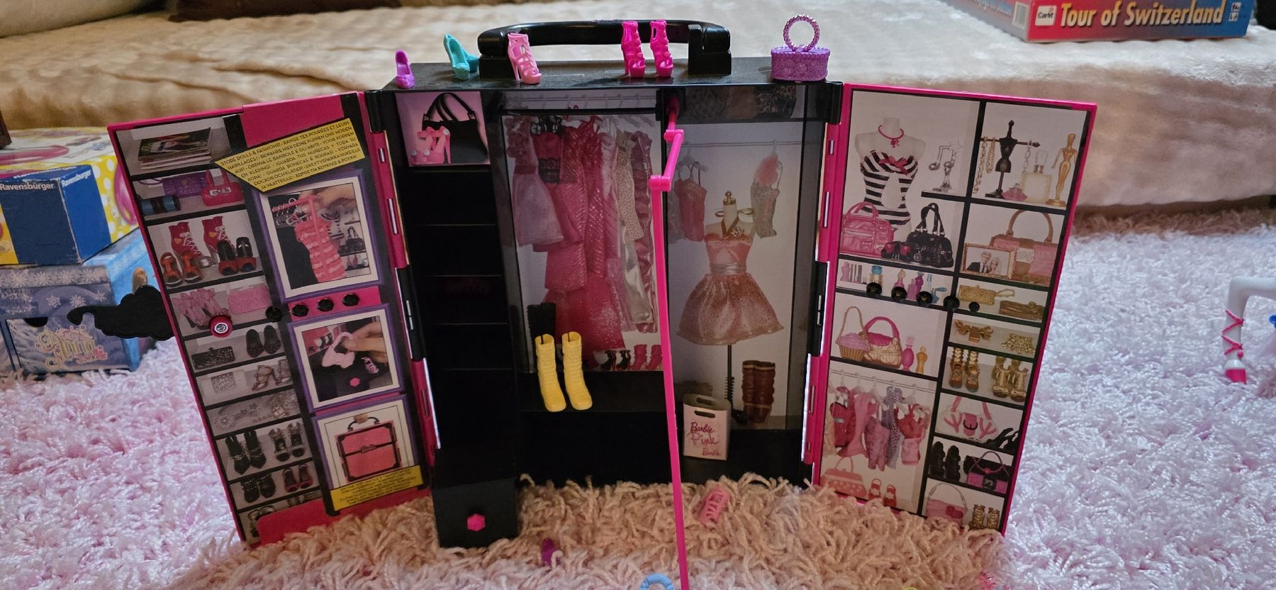 Giocattoli: Barbie Kleiderschrank  – Nuovo (secondo la descrizione) da Aeschi SO venduto da trindade 2