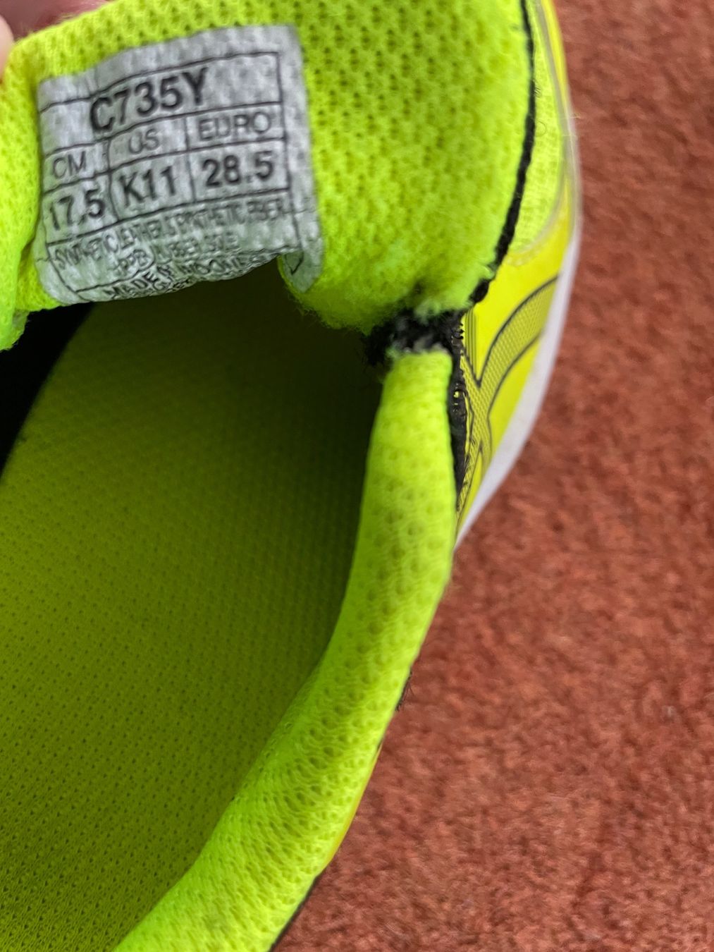 Asics Scarpe per ragazzi: Neuwertige Hallenschuhe Asics 28.5 – Usato da Landquart venduto da sar_tjn8 2