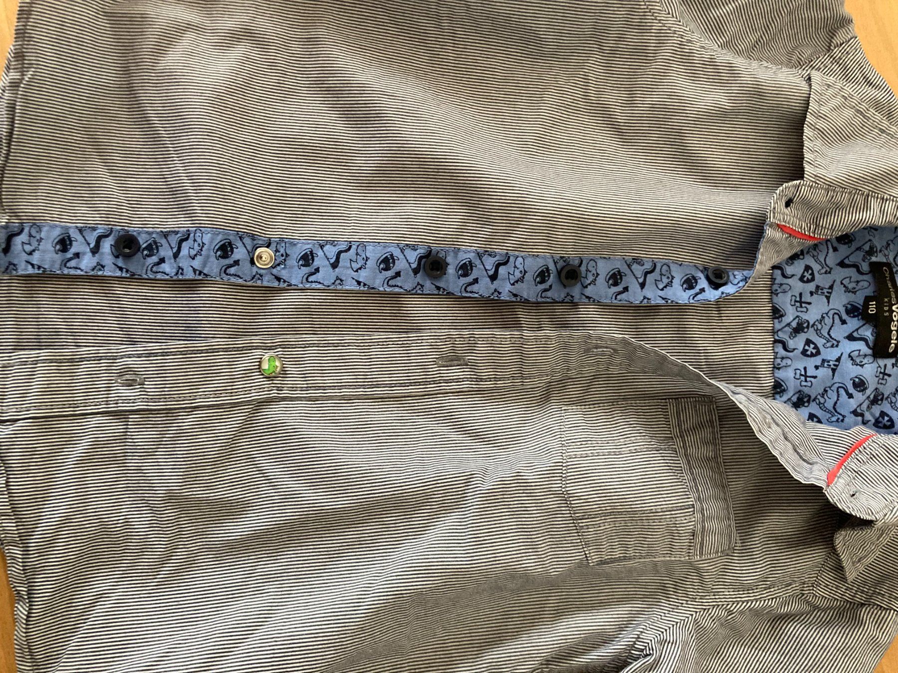 Camicie, T-shirt & Polo: Hemd "mit Drachen-Motiven" von Charles Vögele – Usato da Muttenz venduto da Juvenile33 5