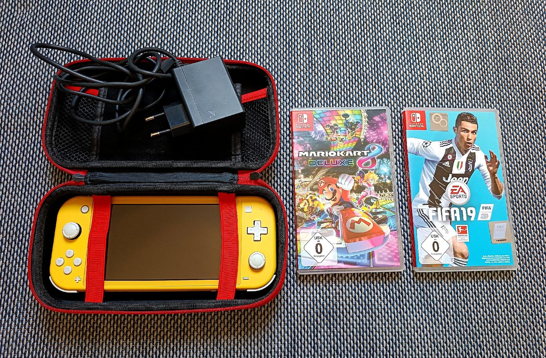 Nintendo Console: Nintendo Switch Lite Like New +2 games  – Nuovo (secondo la descrizione) da Wetzikon ZH venduto da AdriV36