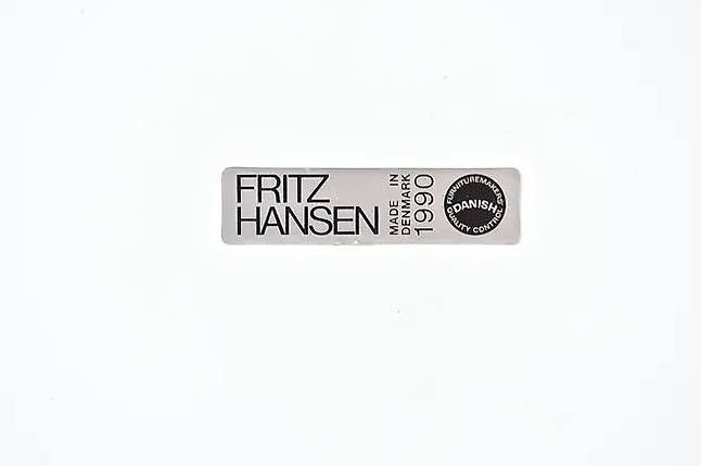 Tavoli: Fritz Hansen Tisch mit Spannbeinen – Usato da Zürich venduto da IndividumCH 4
