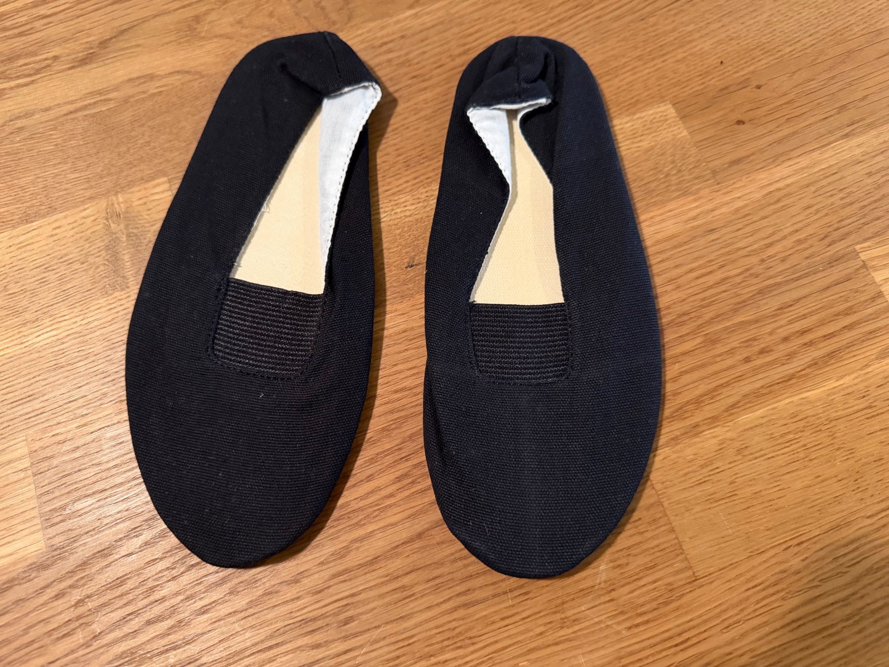 Schuhe für Mädchen: Neue Hausschuhe Grösse 31 – Neu und originalverpackt aus Bettlach von Tradenet100 1