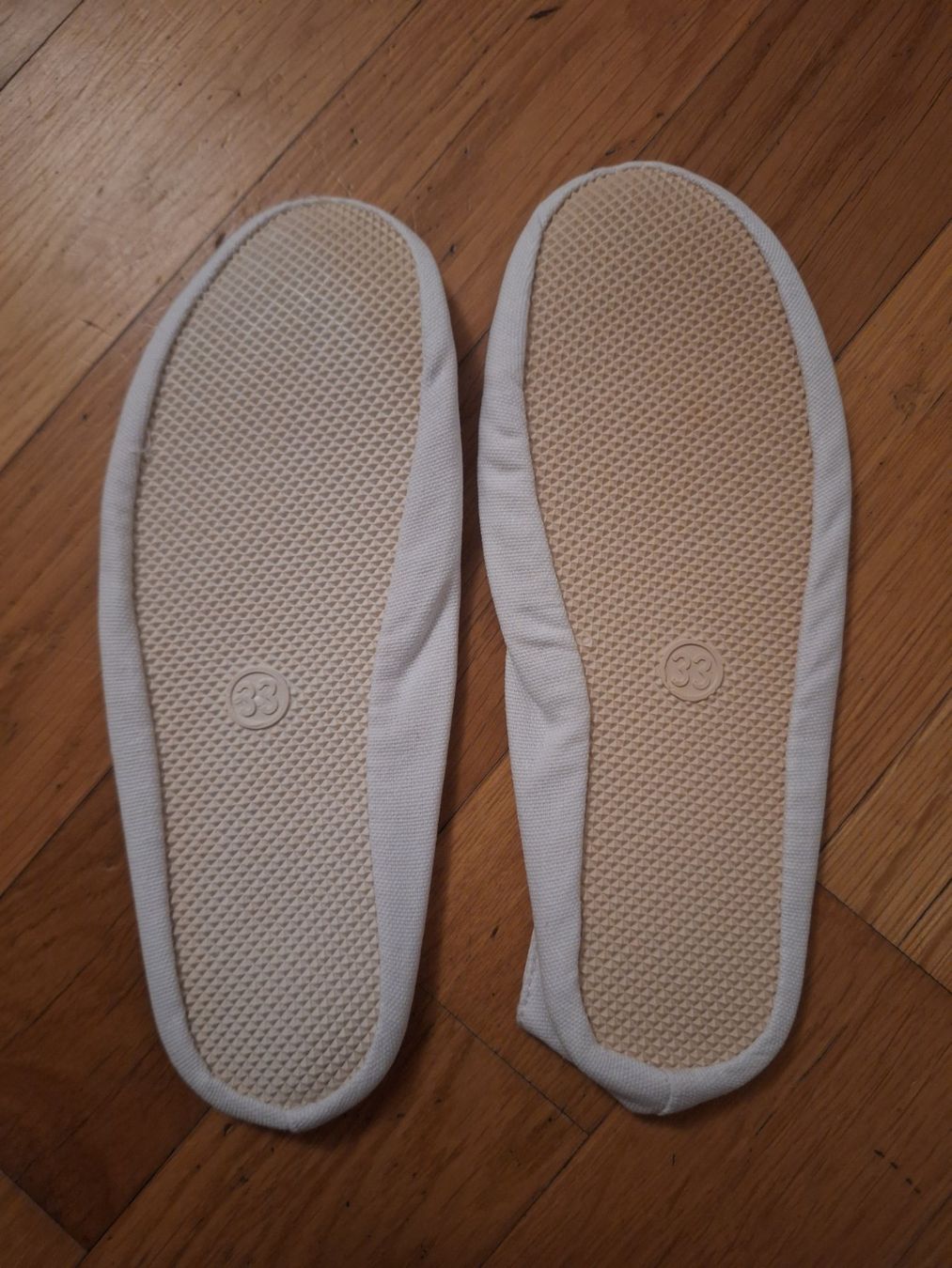Chaussures filles: Weisse Turnschläppli, Turntäppeli Grösse 33 – Neuf avec emballage d'origine à Hausen am Albis par cheeeck 1