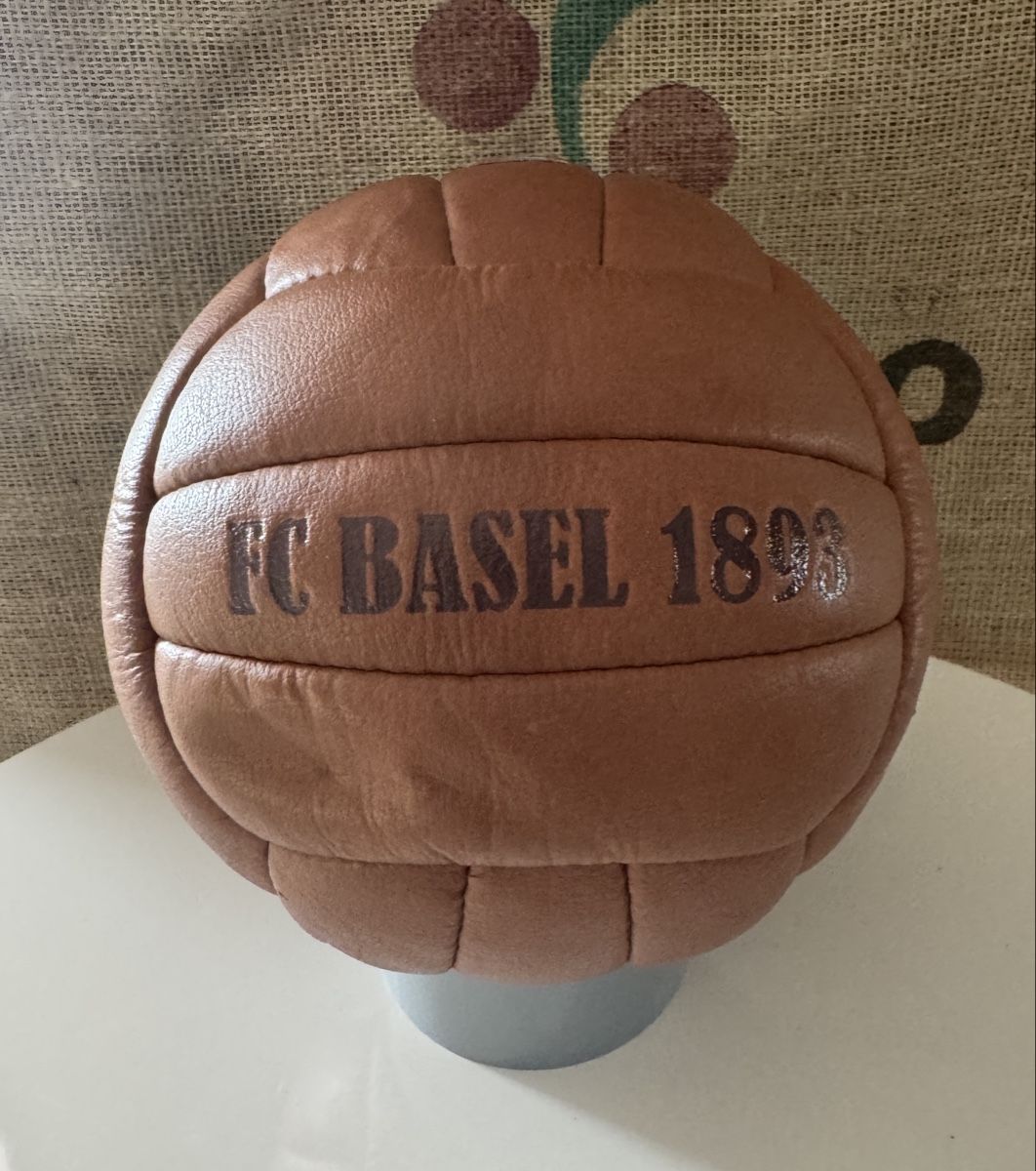FC Basel Palloni: FC Basel Retro Ball – Usato da Emmenbrücke venduto da Herzog07 5