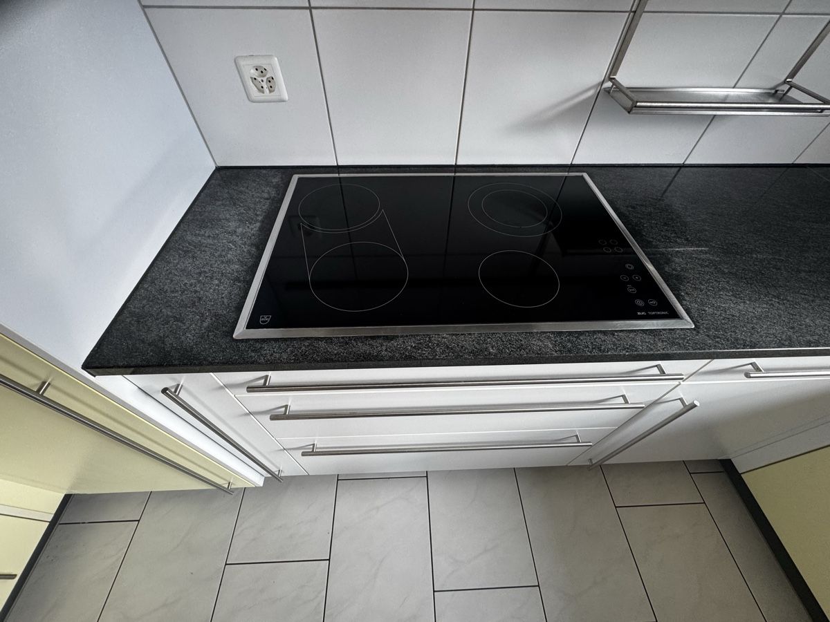 V-Zug Cucine complete: Einbauküche mit Geräte – Usato da Cham venduto da Sreten85 3