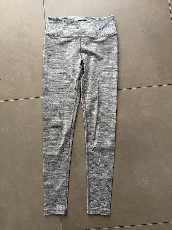 Pantalons: Pantalon yoga manduka – D'occasion à Ravoire par Junee718