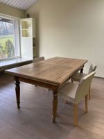 Rustikaler Esstisch zum Ausziehen mit 4 stabilen Lederstühle