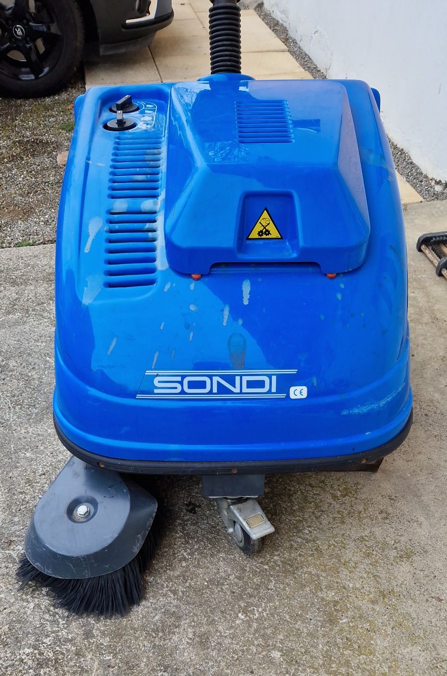 Honda Tutte le macchine: Balayeuse Sondi avec moteur Honda – Usato da St. Ursen venduto da cpi23 1