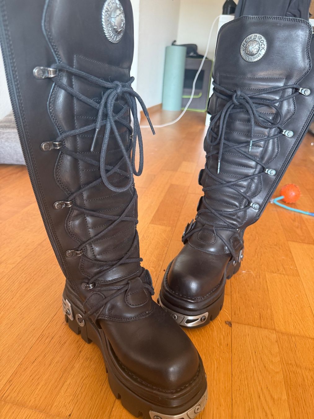 New Rock Scarpe da donna: Bottes New Rock – Usato da Boudry venduto da laetite