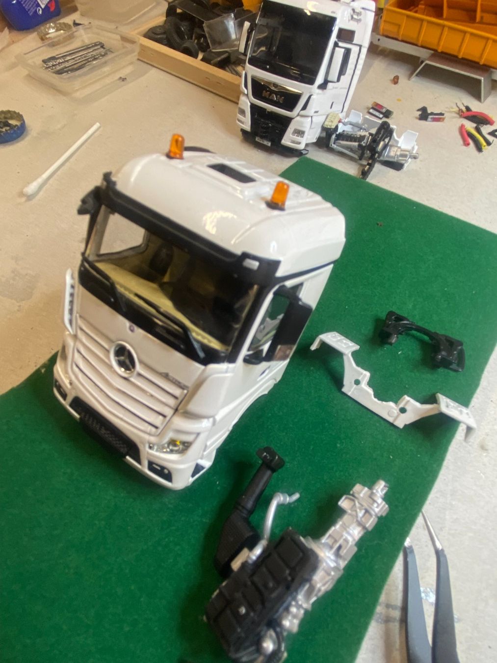 WSI Models Kit di modellismo & Modellini statici: MB Actros Kabine 1/50 WSI – Nuovo (secondo la descrizione) da Baar venduto da TOTO63 3