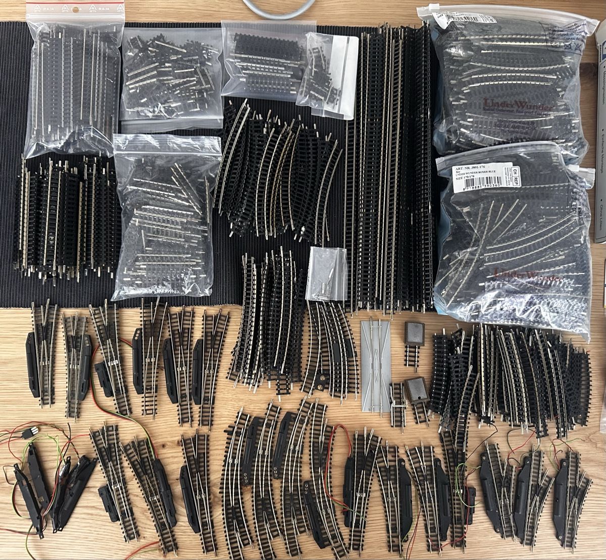 Modellini di ferrovie: MEGA Spur N : Weichen Schienen Posten ab 99.- – Usato da Sennwald venduto da HARO-Import