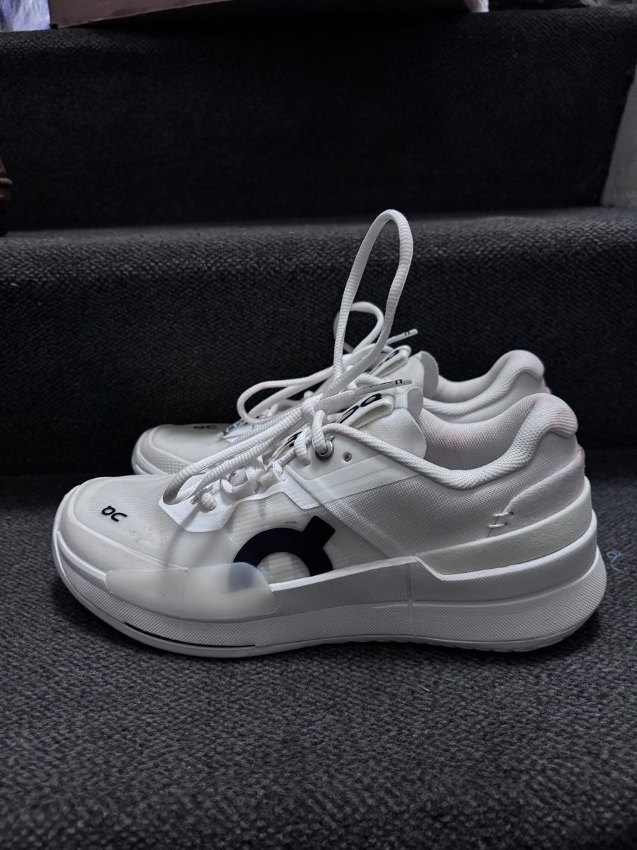 On Scarpe da donna: ON RUNNING - the Roger pro 2 – Usato da Zürich venduto da Hanna-Hadorn
