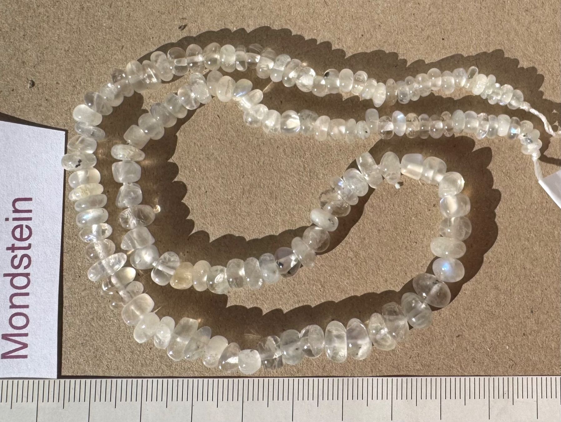 Ketten: exclusiver Mondstein wunderschön,   Strang  wild + mit Feuer – Neu und originalverpackt aus Leuggern von gemshow 3