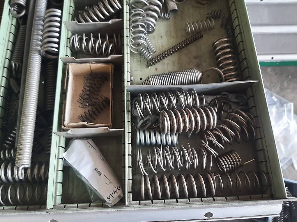 Altro per industria metallurgica: Lot div. Federn – Nuovo (secondo la descrizione) da Münsingen venduto da sttech 3