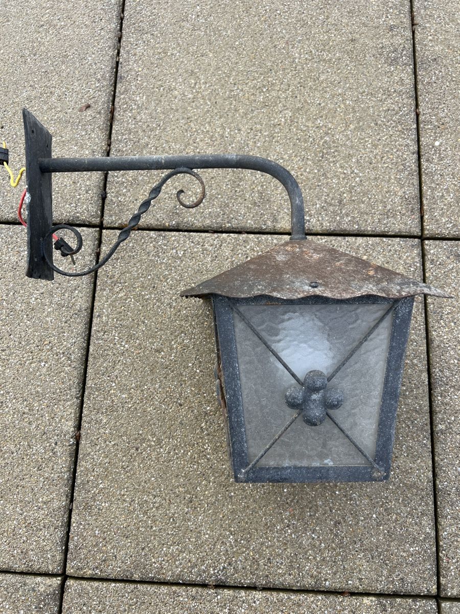 Lampes: Alte Aussenleuchte Eisen – D'occasion à Wetzikon ZH par TolleAussicht