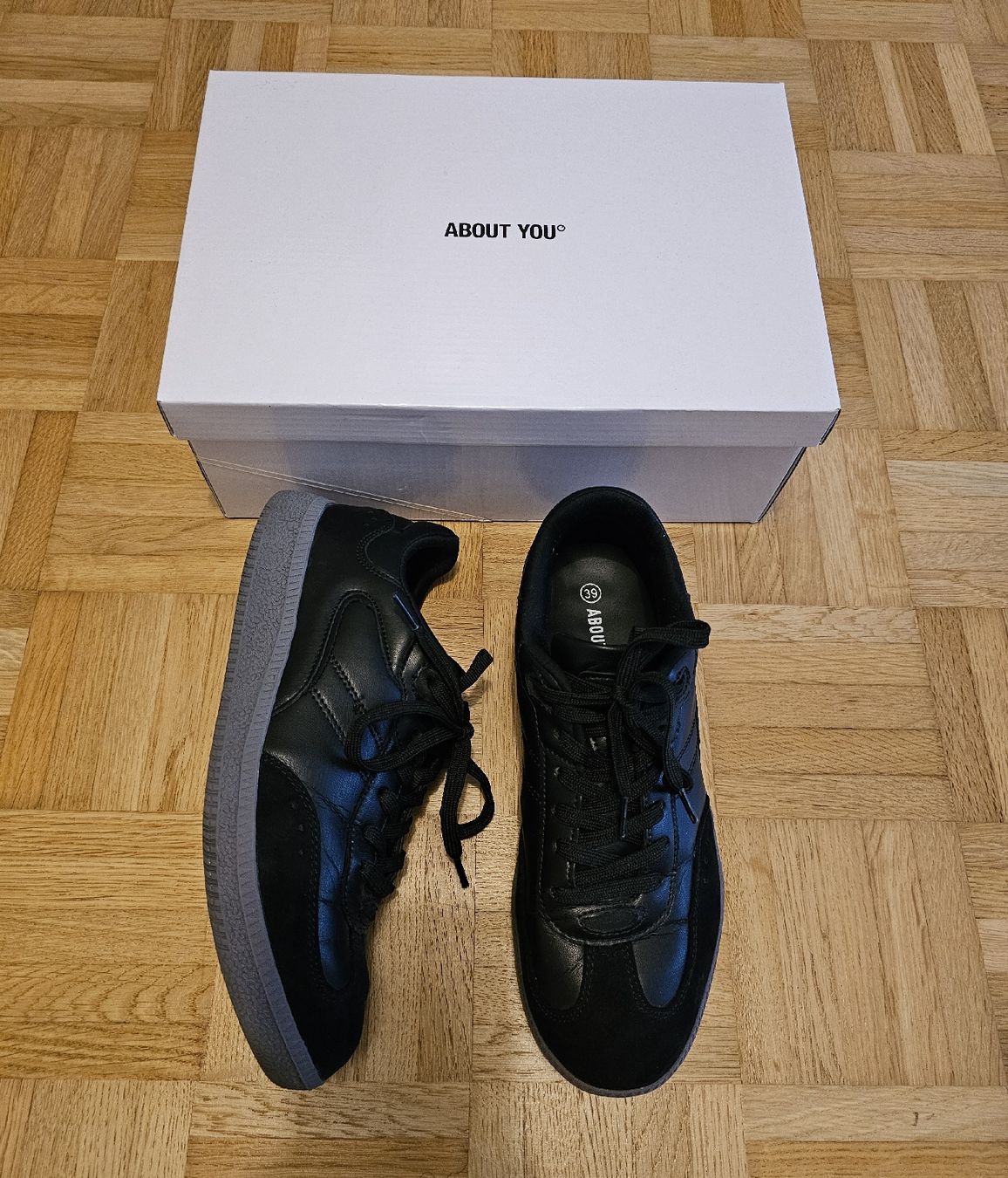 Scarpe da donna: About You Damen-Sneaker Gr. 39 – Nuovo (secondo la descrizione) da Neuenegg venduto da butterfly898