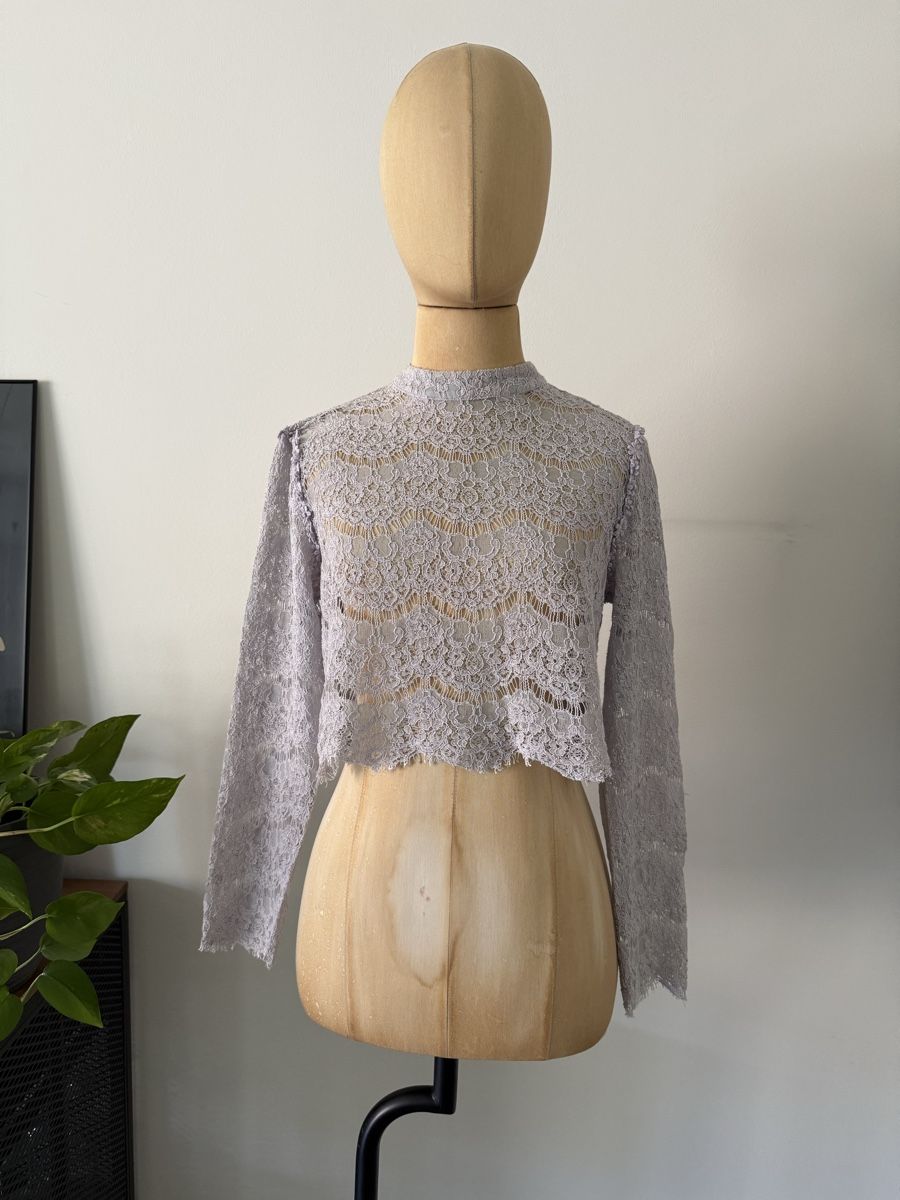 Vila Top: VILA Spitzen Crop Top Flieder Langarm Gr. M Elegant – Usato da Lugano venduto da rebecca.wardrobe