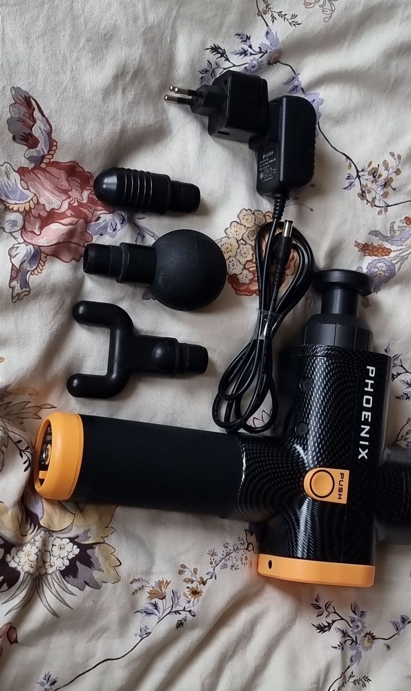 Phoenix Massagegeräte: Phoenix Massage Gun - Good Condition with Attachments – Gebraucht aus Rolle von Groovytrain
