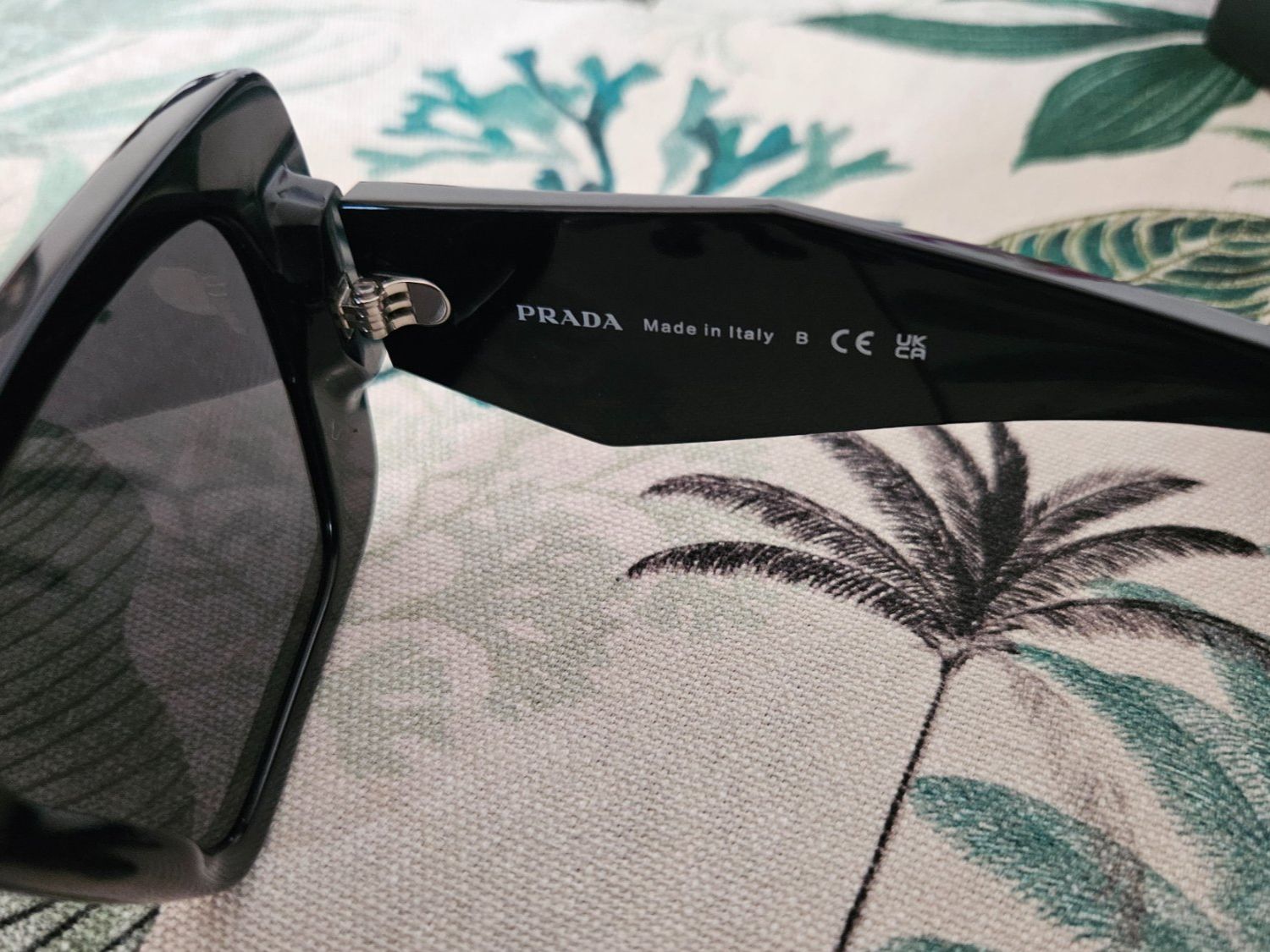 Prada Brillen & Gläser: Sonnenbrille Prada SPR08Y Schwarz mit Etui – Gebraucht aus Zürich von SkullLady88 3