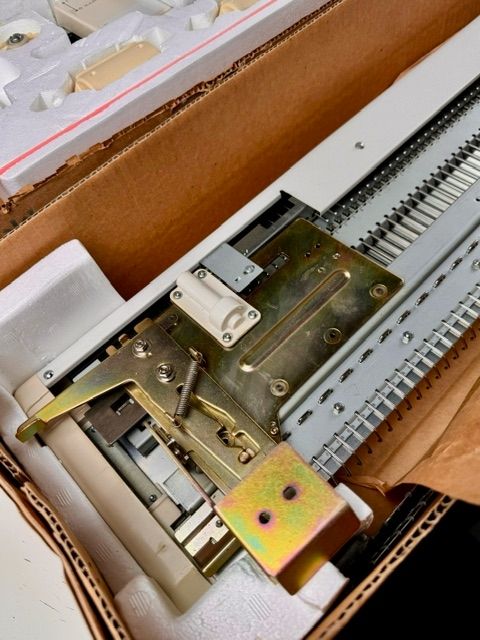 Macchine da cucire: Strickmaschine SilverReed SR-155 Doppelbettergänzung – Usato da Plons venduto da Zimpfer 5