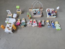 Puppenstube mit Einrichtung und Familie - viel Zubehör