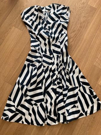 Sommerkleid schwarz weiss gemustert mit Knöpfen Grösse S