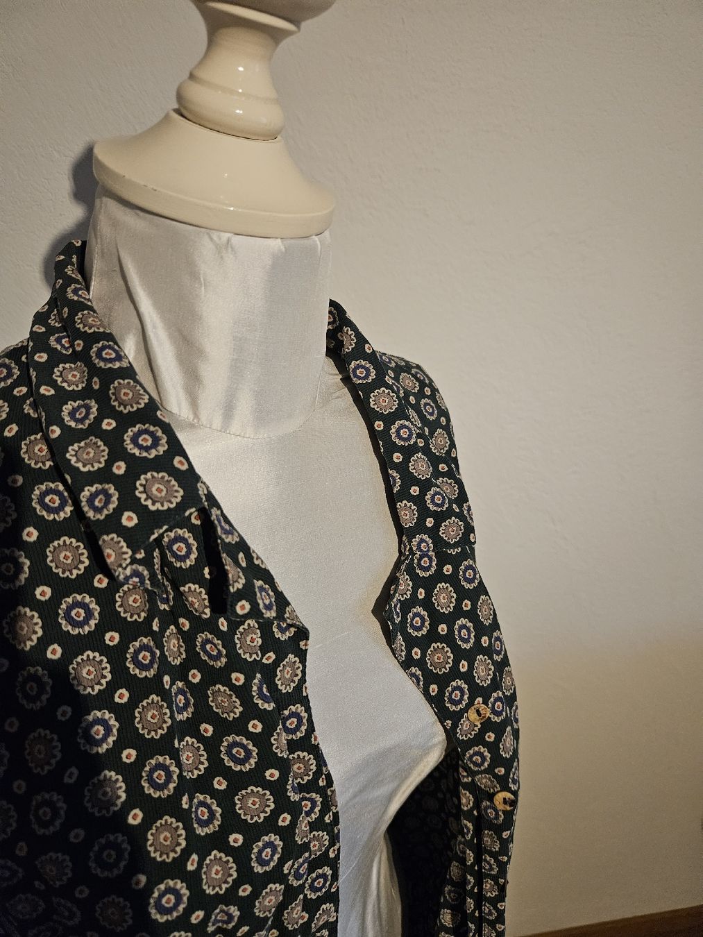 Vero Moda Blusen: Vintage Hemd/Bluse mit Muster, Grösse M – Gebraucht aus Bern von TroeS 1