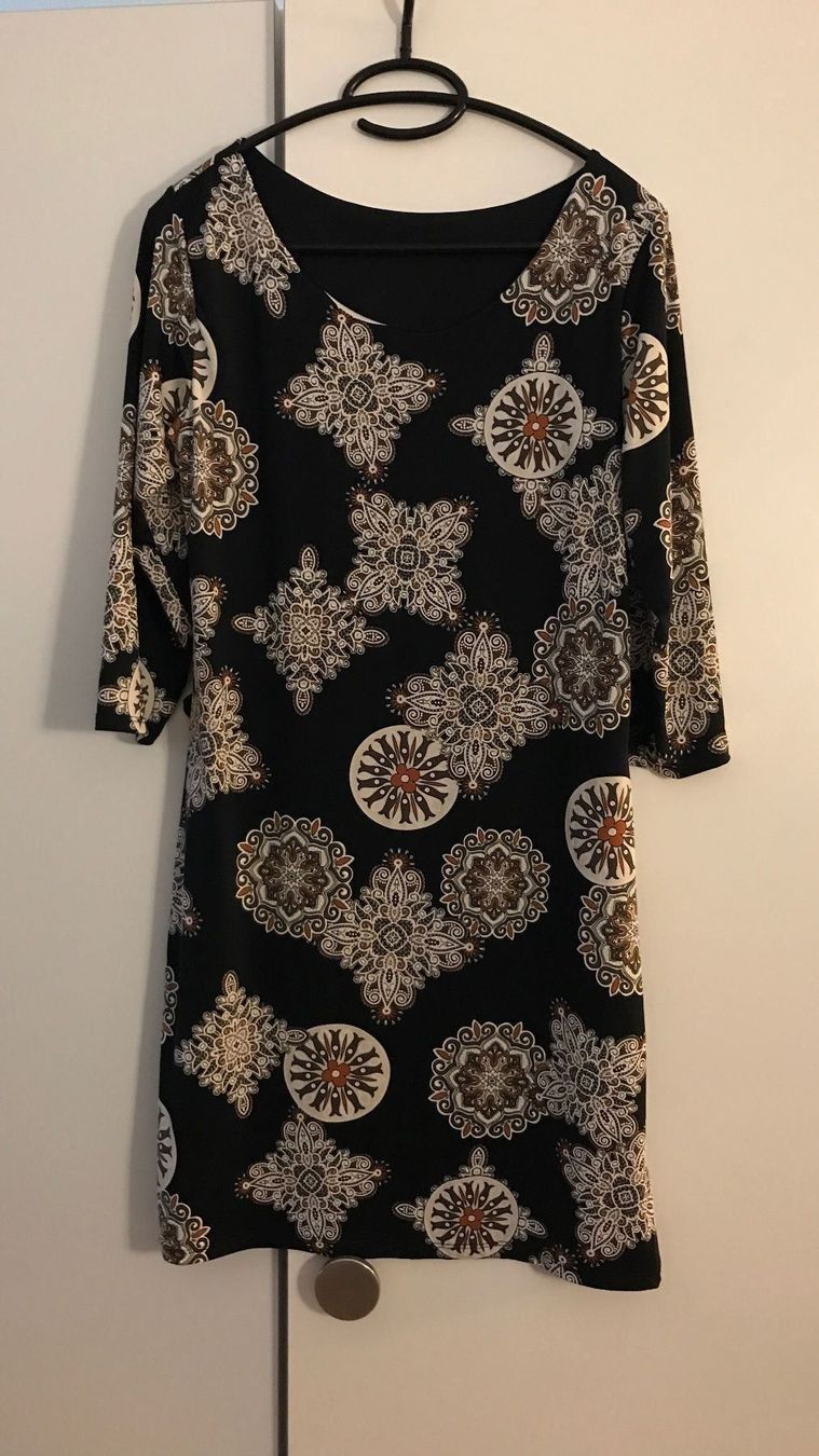 Vestiti: Damenkleid / Damenröckchen – Usato da Ennetmoos venduto da Tabakfrei