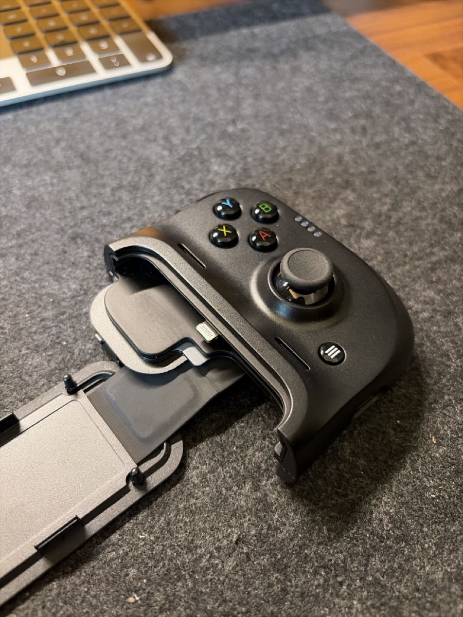 Razer Manettes: Razer Kishi Controller Schwarz, neuwertig – Neuf (Voir description) à Wangen b. Olten par edge6864 3